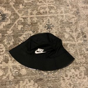 Nike reversible bucket hat 🤍